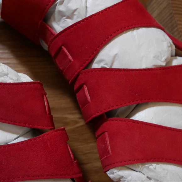 Red Heels (9) - Picture 2 of 5